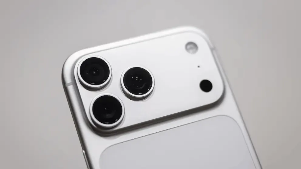 https://assets.handyvertrag.check24.de/cms/uploads/iphone_18_pro_dynamic_island3_1_1_small_1_d4de3c1c5f.webp